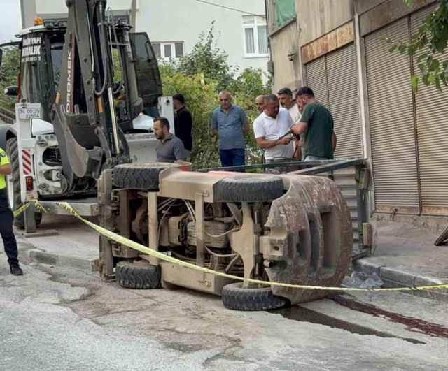 Samsun'da forklift rampa aşağı inerken devrildi: 1'i ağır 2 yaralı