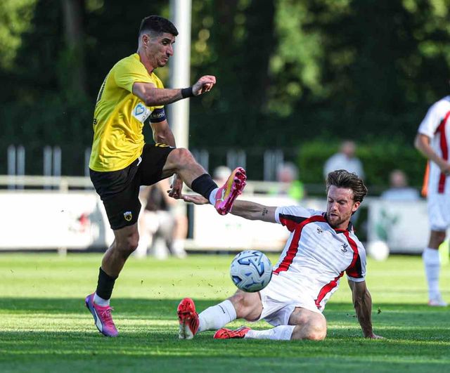 Samsunspor hazırlık maçında geri dönüşle AEK'yi 2-1 yendi