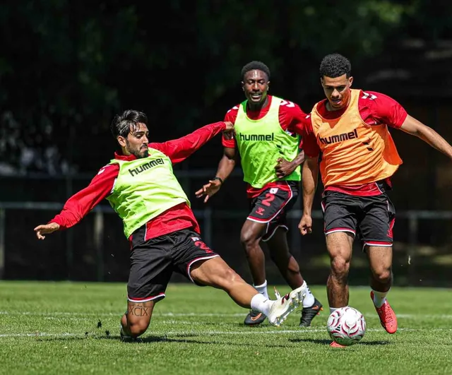Samsunspor Hollanda kampında taktik çalışmaları sürdürüyor, AEK maçı kapalı