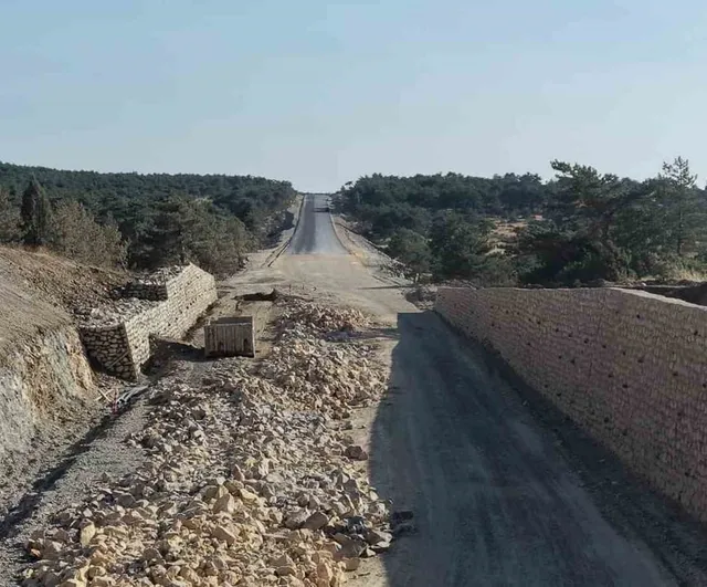 Sarıcakaya yolunda çöken istinat duvarı onarıldı, çalışmalar havadan görüntülendi
