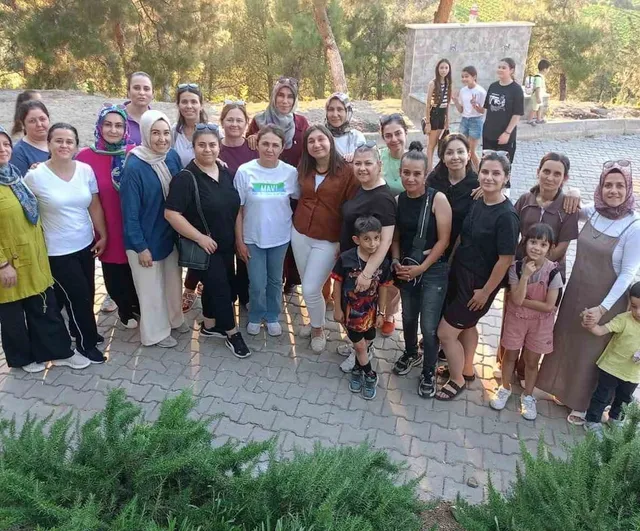 Sarıgöl’de dört yıl okuttuğu eski öğrencileriyle buluştu