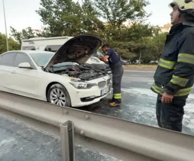 Servisten çıktıktan 10 dakika sonra yolda alev alan araç pert oldu