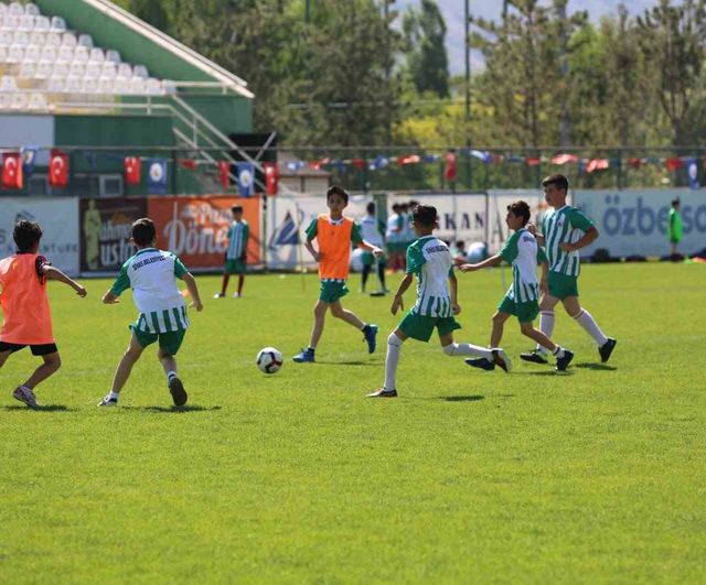 Sivas’ta minik kramponlar geleceğe hazırlanıyor
