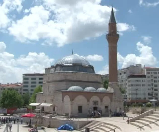 Sivas'taki sadaka taşı unutulmaya yüz tuttu