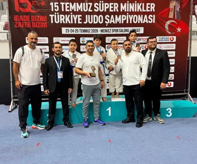 Sivaslı genç yetenek Eymen Şahingöz Tokat'ta kürsünün zirvesine çıktı