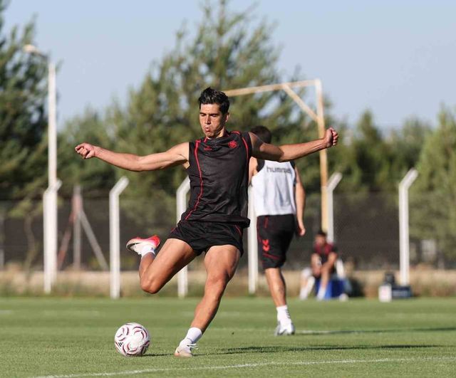 Sivasspor çift idmanla yeni sezona hazırlanıyor