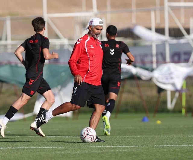 Sivasspor hazırlık kampında taktik ağırlıklı tek idman yaptı