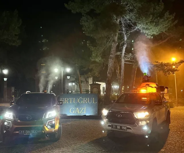 Söğüt'te gece mesaisiyle haşerelere karşı önlem