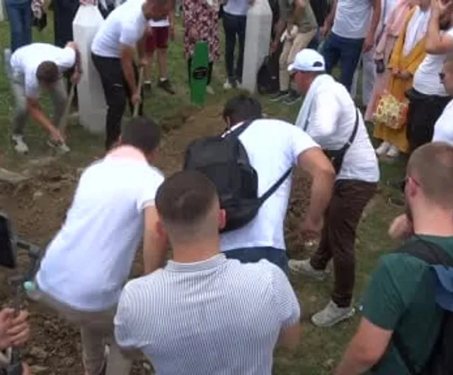 Srebrenitsa soykırımının 31. yıl dönümünde 10 cenaze daha toprağa verildi