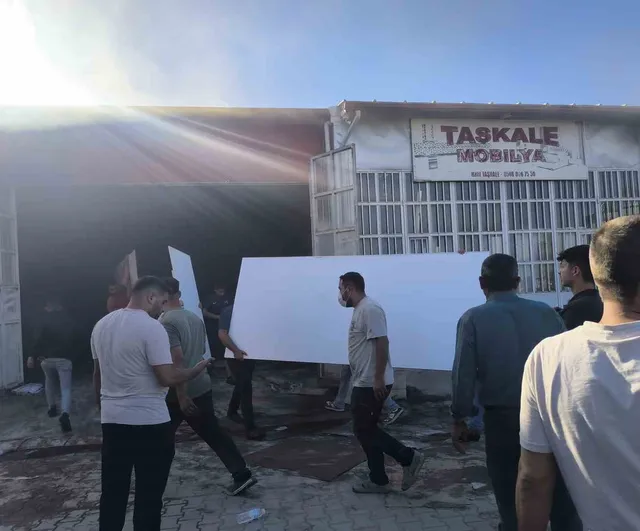 Şuhut'ta iş yerinde tüp patlaması sonucu yangın çıktı