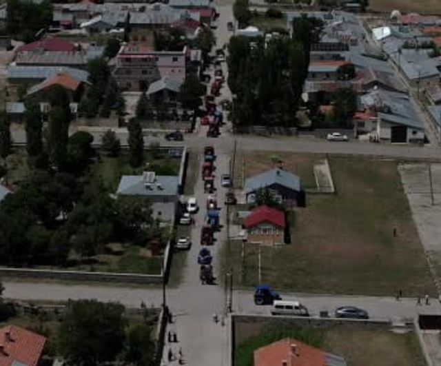 Tarladan sahneye: milyonluk traktör konvoyu ve Karadeniz rüzgârı Van'da buluştu