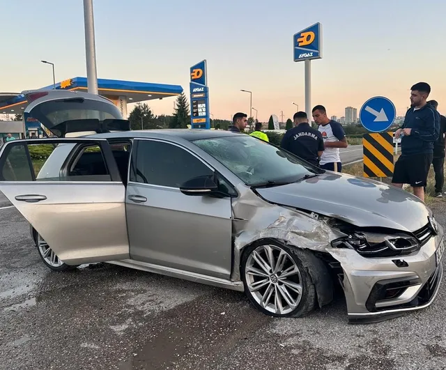 Taşköprü-Kastamonu yolunda çarpışma: iki yolcu hastaneye kaldırıldı