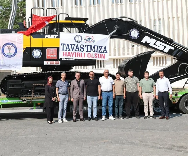 Tavas belediyesine 22 tonluk ekskavatör kazandırıldı