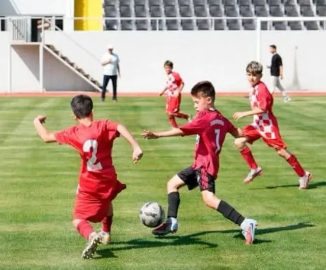 Tavşanlı’da 15 Temmuz için 9-10 yaş futbol şenliği düzenlendi