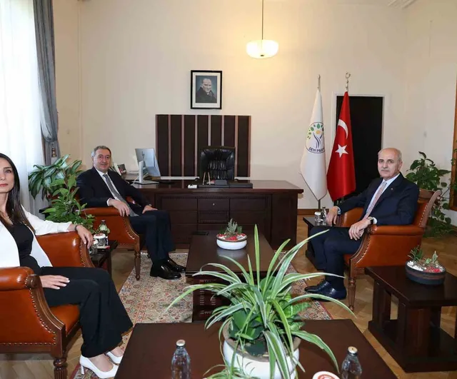 TBMM başkanı Kurtulmuş, DEM Parti grubunu ziyaret etti