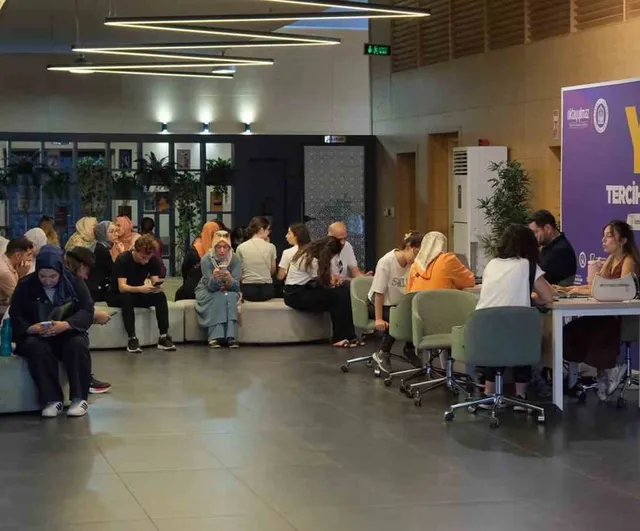 Tercih yolunda rehberlik: Yıldırım Belediyesi gençlere ücretsiz danışmanlık sağlıyor