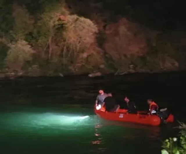 Tunceli'de taklalar atıp Munzur Nehri'ne yuvarlanan araçta bir kadın yaşamını yitirdi