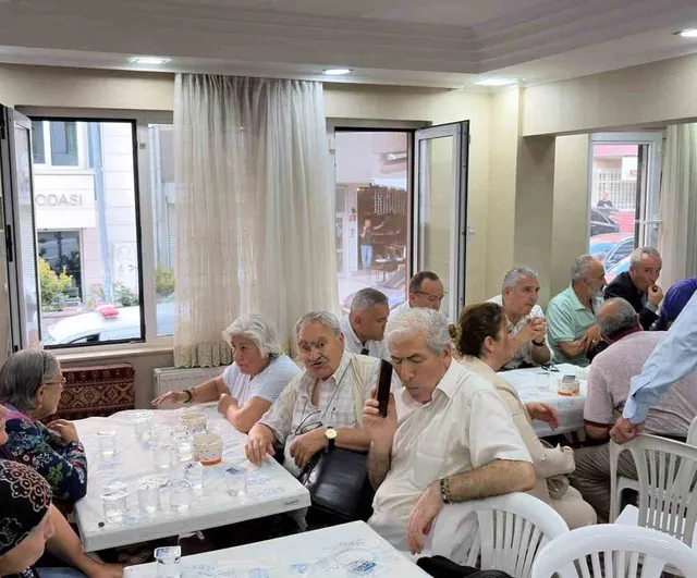 Türkmen Alevi Bektaşi Vakfı’ndan muharrem ayı vesilesiyle aşure dağıtımı