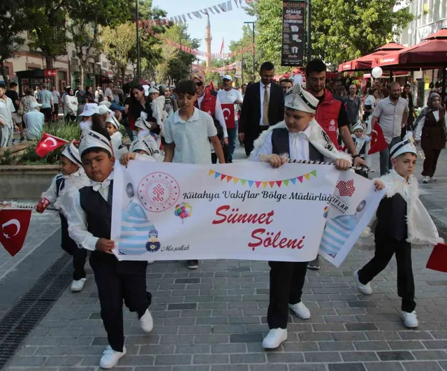 Uşak'ta 25 çocuk için toplu sünnet şöleni düzenlendi