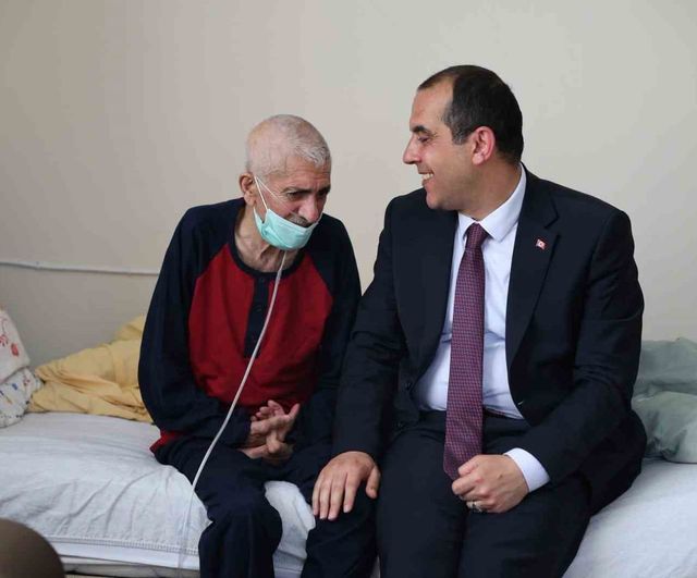 Vali Taşolar’dan Tuzluca Şehit ve Gazi Aileleri Derneği Başkanı Türkan’a geçmiş olsun ziyareti