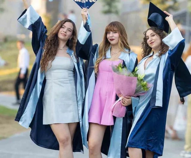 Yaşar Üniversitesi'nde mezuniyet coşkusu