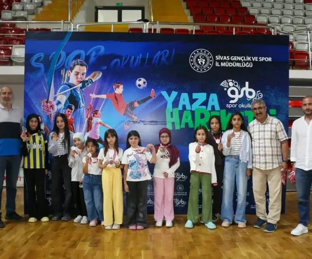 Yaz kursunda atletik neşeler: Kur’an kursu öğrencileri parkurda yarıştı