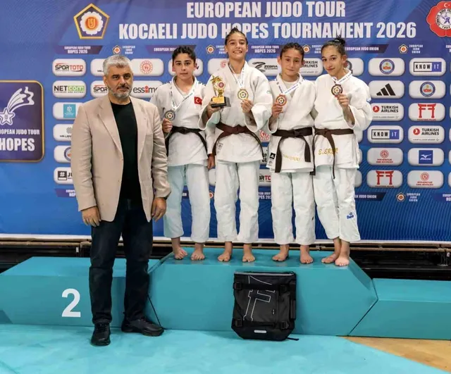 Yunusemre Belediyesporlu judocular Kocaeli'de 1 altın ve 2 bronz madalya kazandı