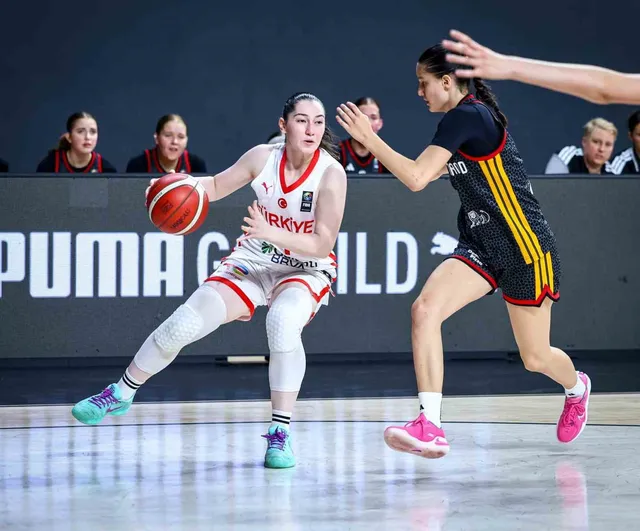 16 yaş altı yıldız kızlar turnuvaya güçlü başlangıç yaptı