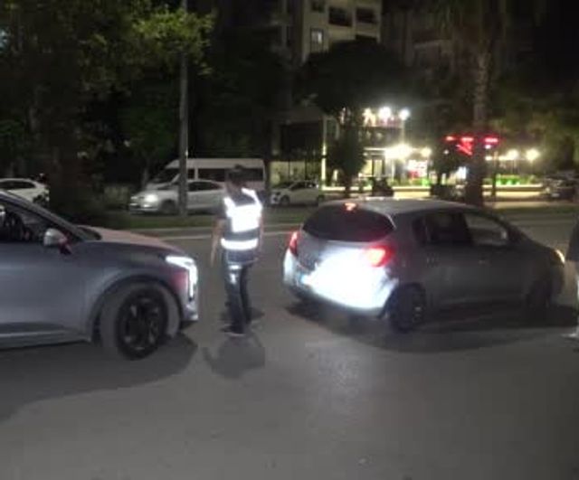 Adana'da huzur ve güven uygulaması: 140 sürücüye para cezası, silah ve uyuşturucu ele geçirildi