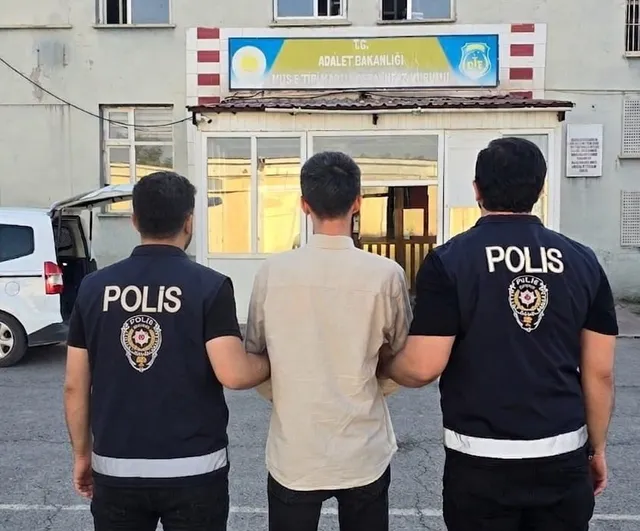 Adliyeden cezaevine: Muş'ta 8 yıl 3 ay hapisle aranan hükümlü yakalandı