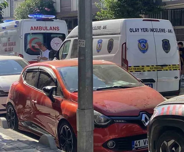 Aile evinde boğazı kesilmiş halde bulunan kişinin kimliği Cüneyt İlhan olarak tespit edildi
