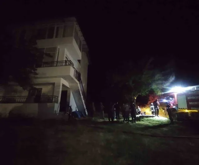 Akçadağ'da gece çıkan yangın müstakil evin birinci katında maddi hasar bıraktı