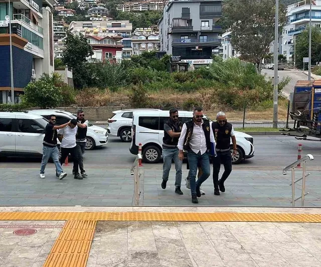 Alanya'da döviz bürosu soygununda 8 saatte yakalanan ve tutuklanan üç şüpheli