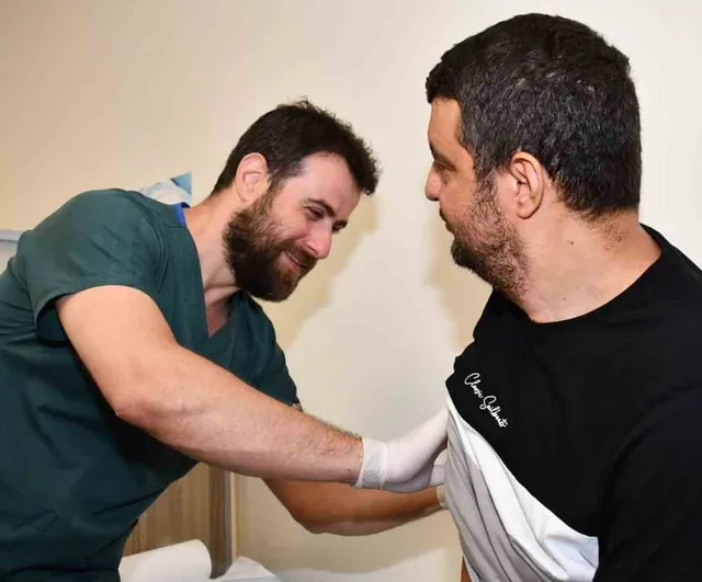 Alanya'da ilk kez uygulanan kapalı cerrahiyle 13 cm'lik yemek borusu kitlesi çıkarıldı