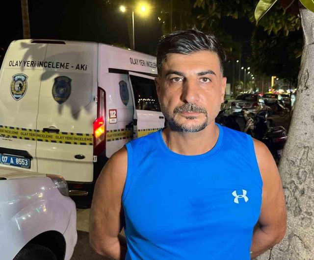 Alanya'da kasadan para isteyen maskeli şüpheli iş yeri sahibine direnince kaçtı