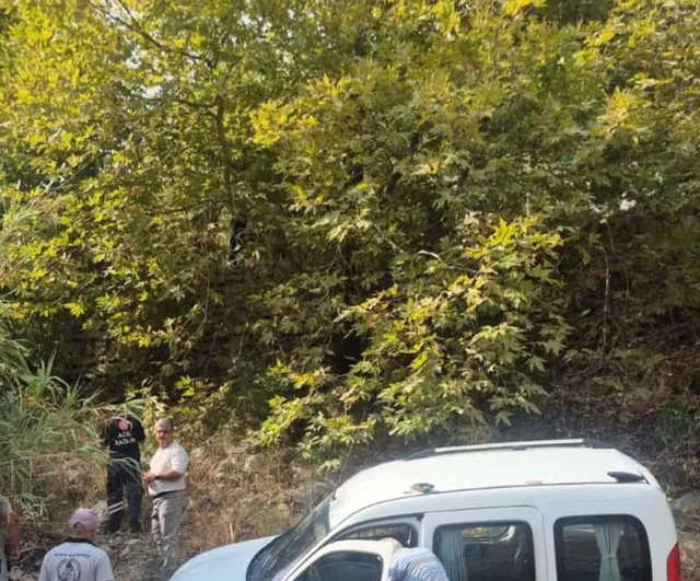 Alanya Kızılkışla mevkisinde şarampole yuvarlanan araçta üç hafif yaralı