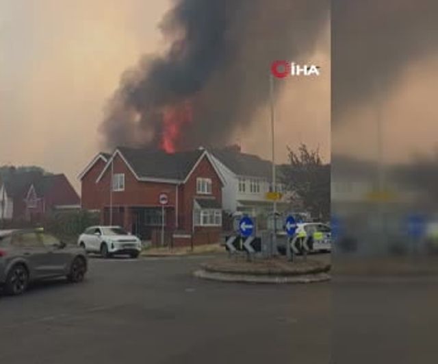 Alevlerin gölgesinde Stourbridge'te onlarca ev küle döndü