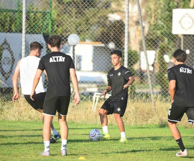 Altay 17 ayrılık sonrası gençlerle yeniden kadro kuruyor