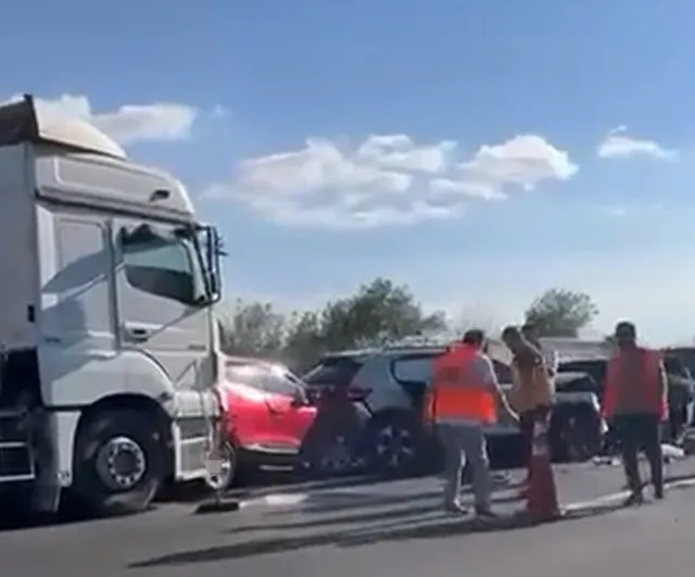 Anadolu otoyolunda hendek geçişinde zincirleme kaza: 12 araç karıştı, 6 hafif yaralandı