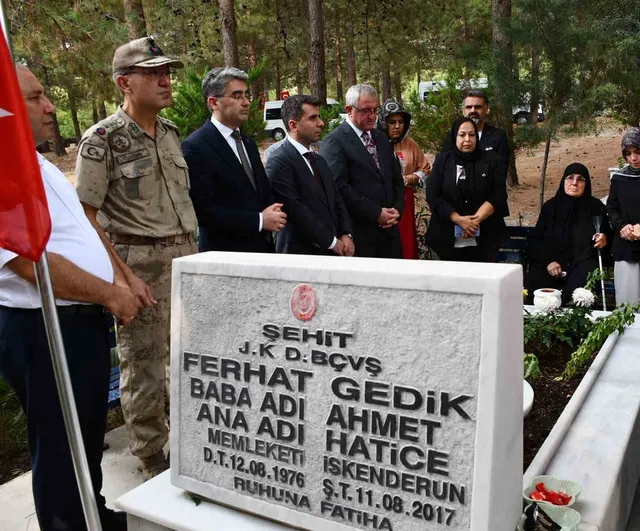 Anne ve yakınları Ferhat Gedik için kabri başında buluştu