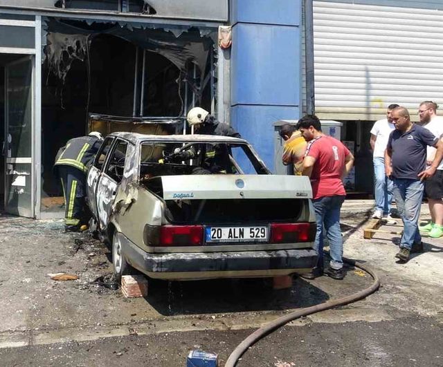 Antalya'da sanayi sitesinde park halindeki otomobil küle döndü, iş yeri zarar gördü