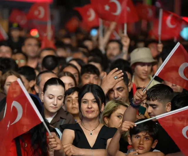 Antalya'da zafer coşkusu Derya Uluğ konseriyle yükselecek