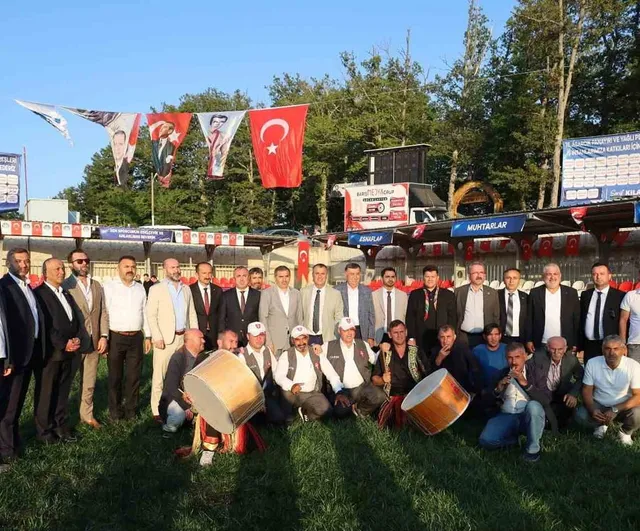 Asarcık'ta 76 yıllık panayırda başpehlivan Orhan Okulu oldu, ağalık 9 milyon lira bedelle Şerif Koral'a çıktı
