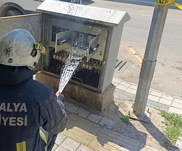 Aşırı sıcaklar Manavgat'ta elektrik panolarında yangın riskini artırdı