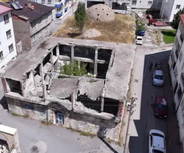 Asırlık Şirin Hamamı: kubbeler altında yeniden hayat arayışı