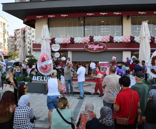 Aydın'da aileden büyüyen marka: Tuğba Kuruyemiş 133. şubesini kafe konseptiyle açtı