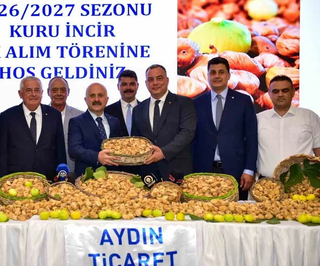 Aydın'da sezonun ilk kuru inciri borsaya sembolik fiyatla teslim edildi