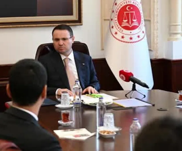 Bakan Gürlek Yazıcıoğlu ailesini ağırladı
