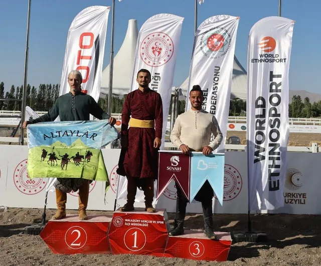 balıkesir büyükşehir atlı okçulukta malazgirt'ten üç dereceyle döndü