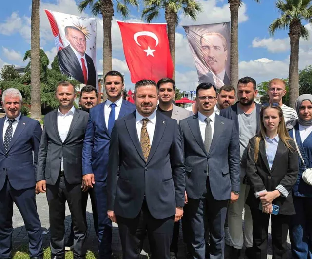 Balıkesir'de zafer bayramı töreninde cumhurbaşkanı fotoğrafının eksikliği tartışma yarattı